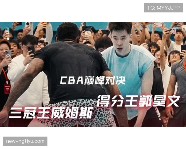 刚刷到郭昊文街拍，随手一件外套的价能养我半年——看球还是看秀啊